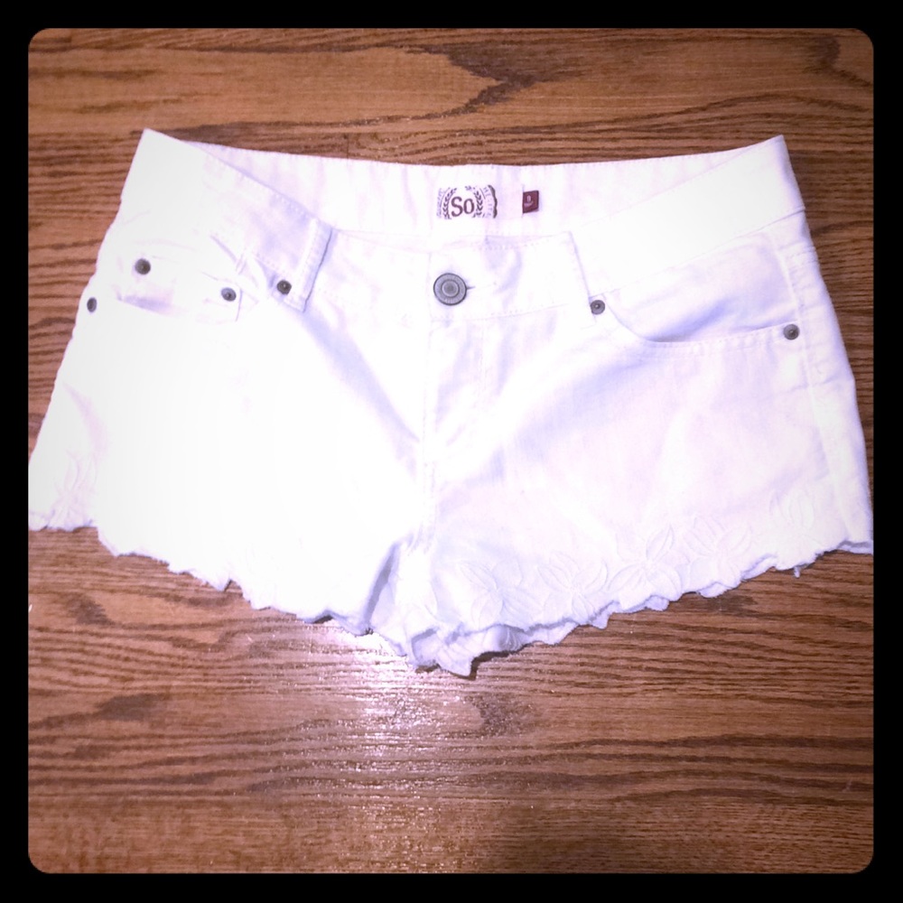 White shorts floral embroidery